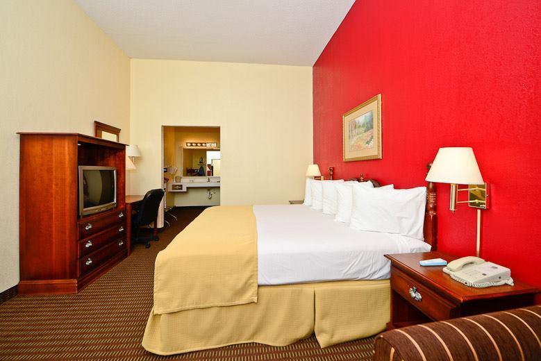 Manchester Heritage Inn & Suites מראה חיצוני תמונה
