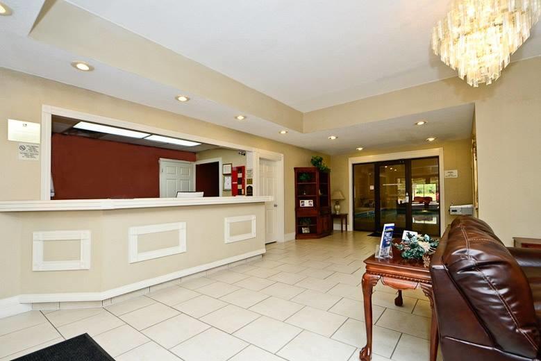 Manchester Heritage Inn & Suites מראה חיצוני תמונה
