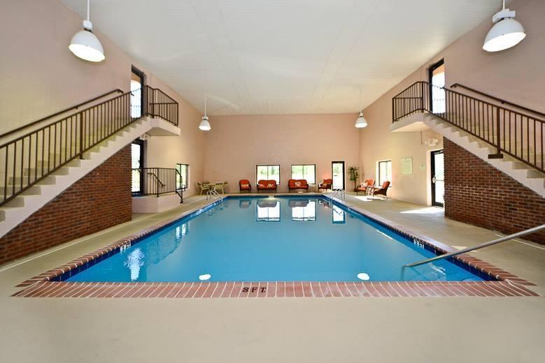 Manchester Heritage Inn & Suites מראה חיצוני תמונה